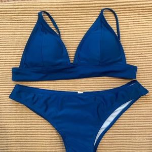 BLUE BIKINI SWIMSUIT / Size: L